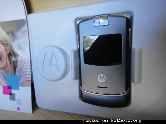 Used Like New Motorola Rarz 3 GSM Flip Phone !