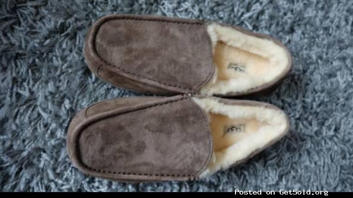 New UGG Ascot Slippers ~ Man's Size 9 Mocha