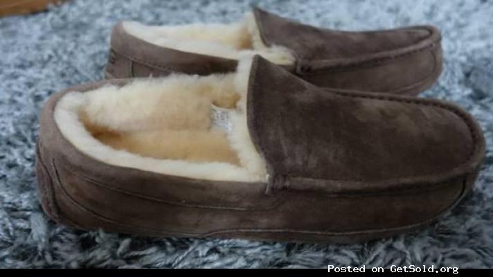 New UGG Ascot Slippers ~ Man's Size 9 Mocha