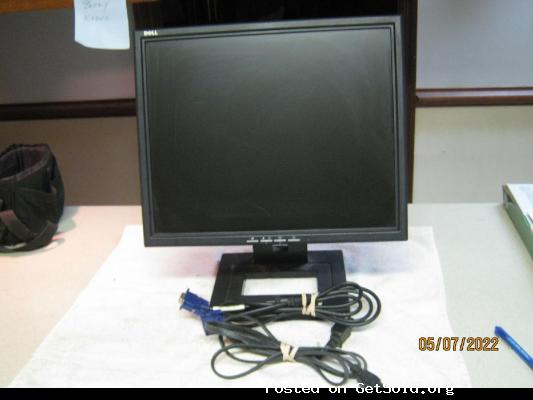 DELL 17&rdquo; FLAT SCREEN COMPUTER MONITOR &ndash; INCLUDES VGA CABLE AND POWER CORD