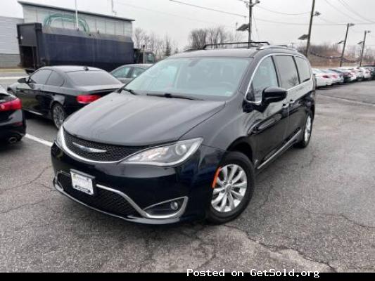 2018 Chrysler Pacifica Touring L 4dr Mini Van