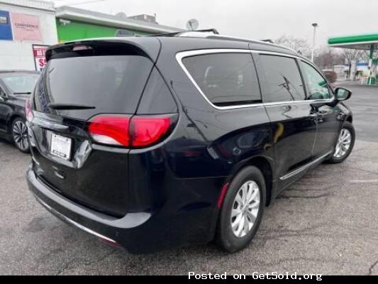 2018 Chrysler Pacifica Touring L 4dr Mini Van