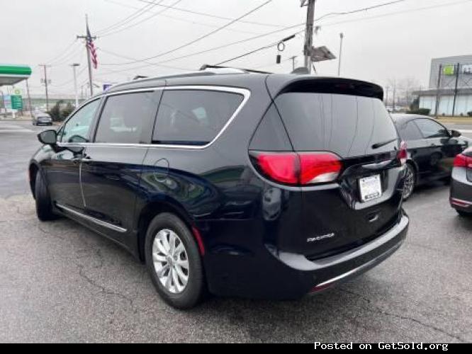 2018 Chrysler Pacifica Touring L 4dr Mini Van