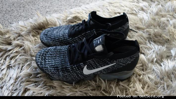 Nike Air VaporMax Flyknit 3 Oreo men's 9.5. 100% new unworn.