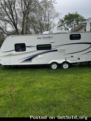 2012 JAY FEATHER (RV) a 27 ft travel trailer JAYCO 4500lb