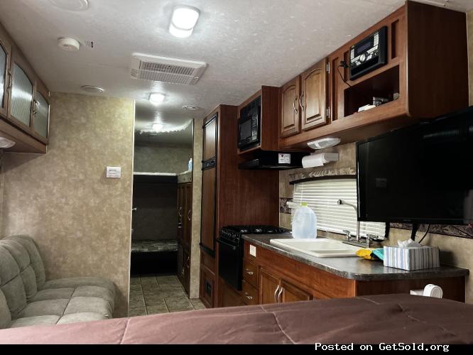 2012 JAY FEATHER (RV) a 27 ft travel trailer JAYCO 4500lb