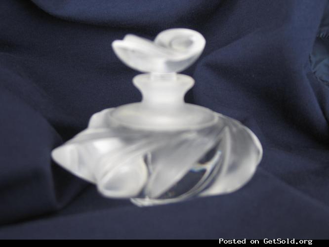 LALIQUE PARFUME BOTTLE