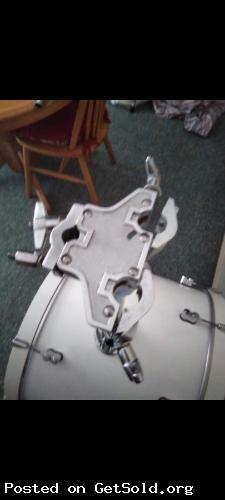 Universal hardware holder for drumset