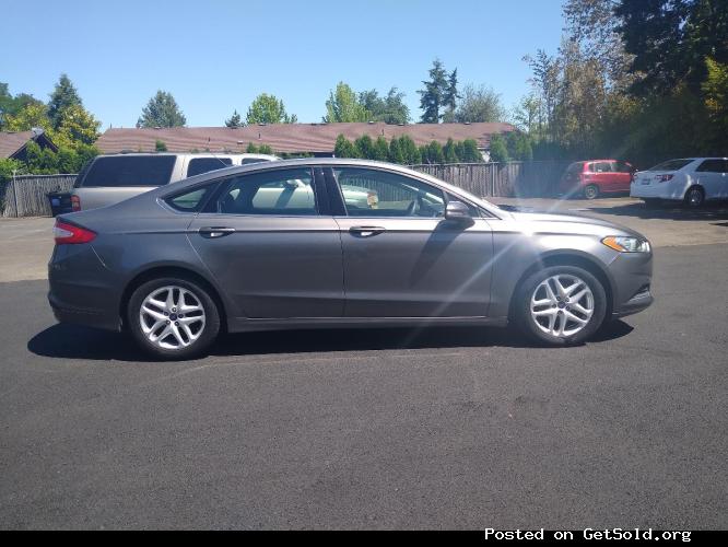 2013 FORD FUSION SE - UP TO 33MPG - 107K