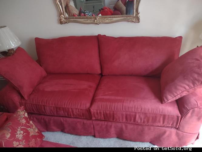 Red Sofa With 4 Cushioned Pillows