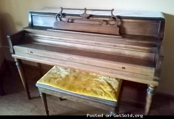 REDUCED PRICE -- Wurlitzer Upright Piano - $100