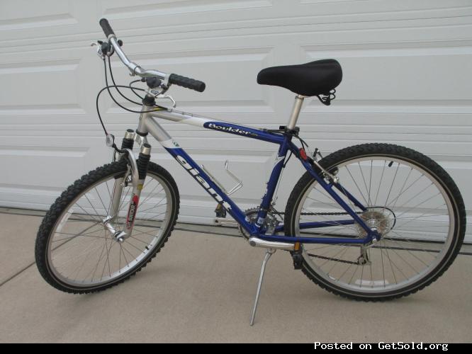 Pair of GIANT MILTI-SPEED BICYCLES