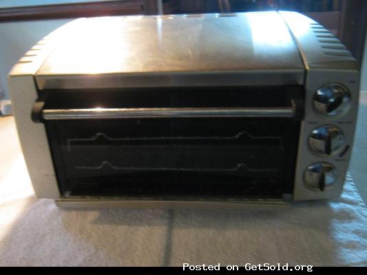 Like New &ndash; Rarely Used Delonghi  Toaster &ndash; Oven &ndash; Broiler With Reprint Instructions - Model EO1258