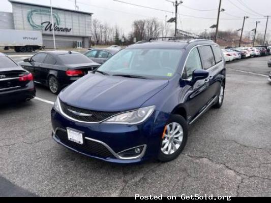 2018 Chrysler Pacifica Touring L 4dr Mini Van