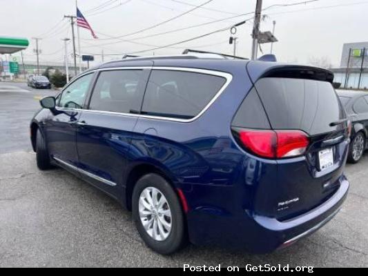 2018 Chrysler Pacifica Touring L 4dr Mini Van