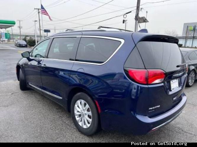 2018 Chrysler Pacifica Touring L 4dr Mini Van