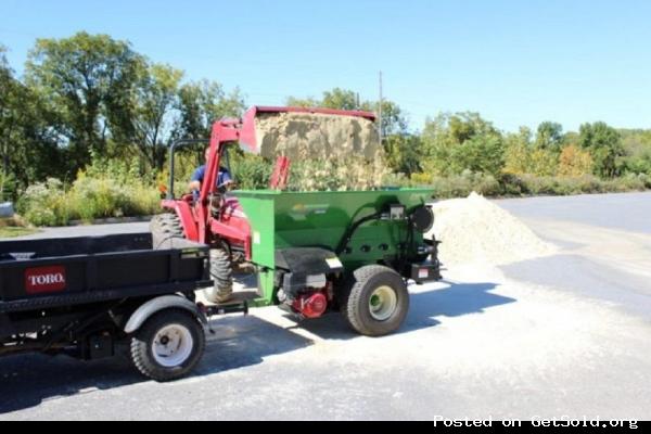 Topdresser Tow Behind Commercial