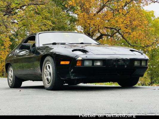 #24024 1983 Porsche 928