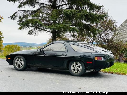 #24024 1983 Porsche 928