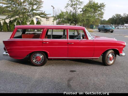 #24149 1967 Mercedes-Benz Universal 200D Estate Wagon