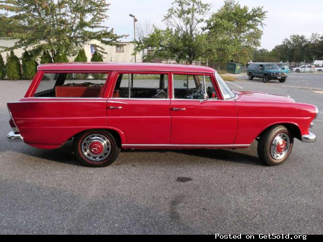 #24149 1967 Mercedes-Benz Universal 200D Estate Wagon