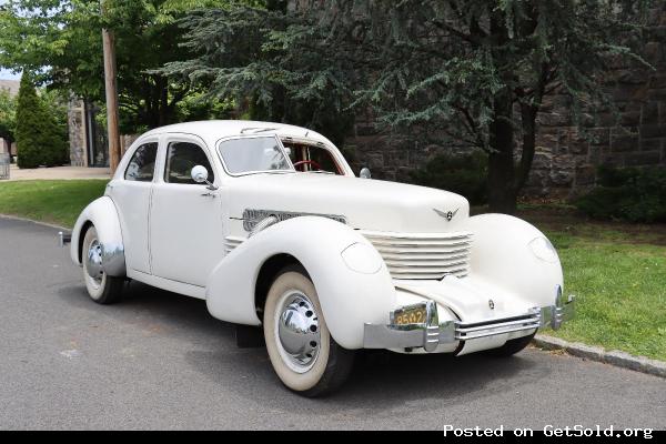 #24259 1937 Cord 812 Beverly Sedan